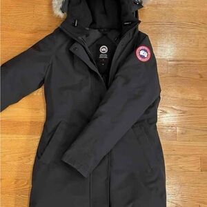 Women's Canada goose navy/ dark Black Parka Coat size small